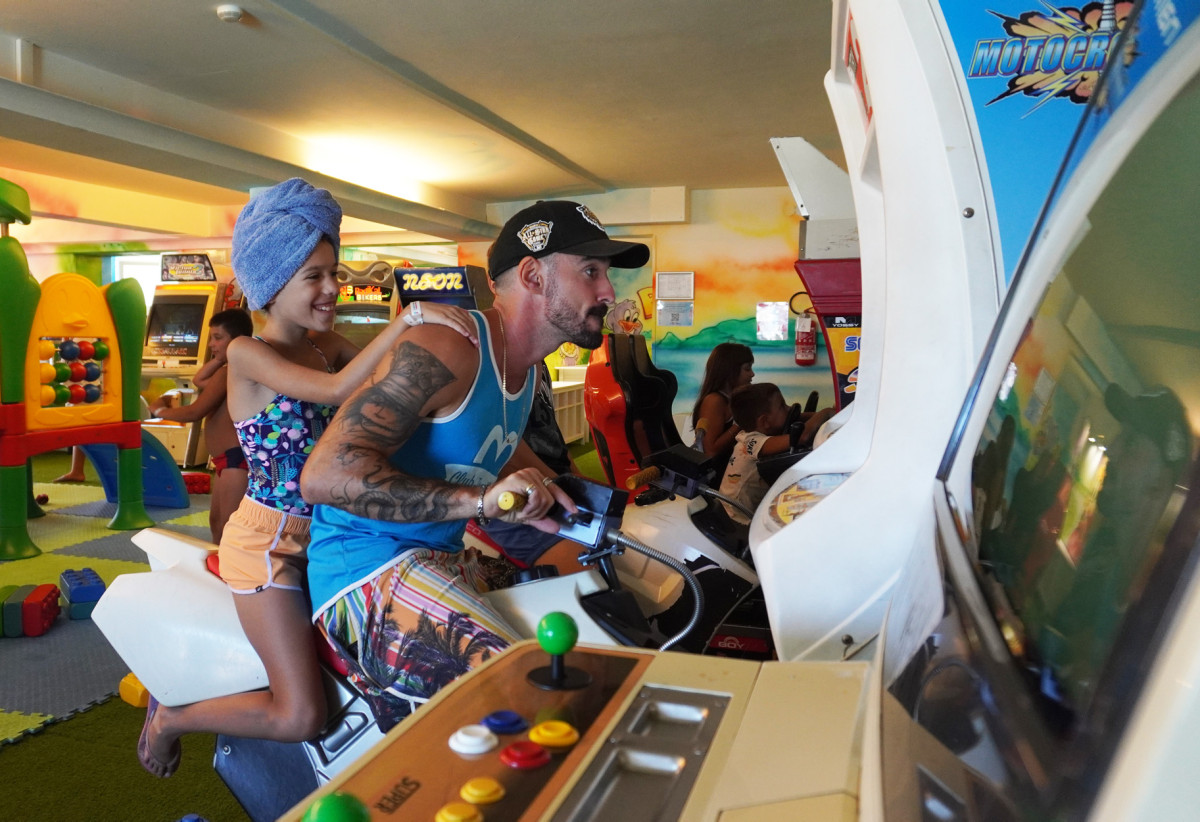 media.arcade_games_cfh_2