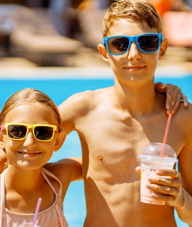 media.Slide-2-ragazzi-gratis-CFH-Village-Milano-Marittima