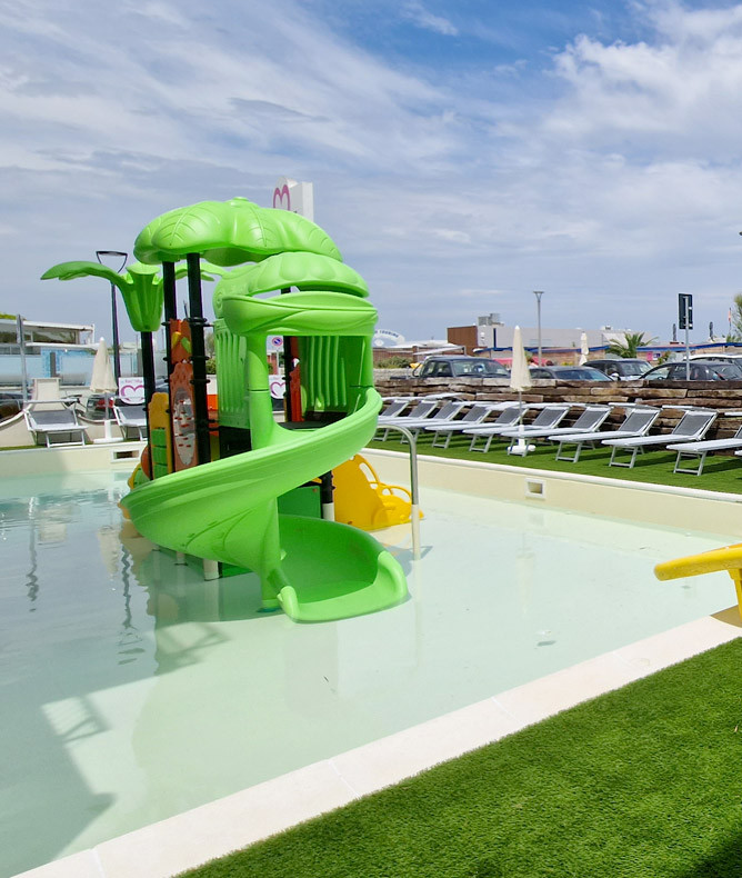 media.Gallery_Piscina2_-CFHVillageMilanoMarittima