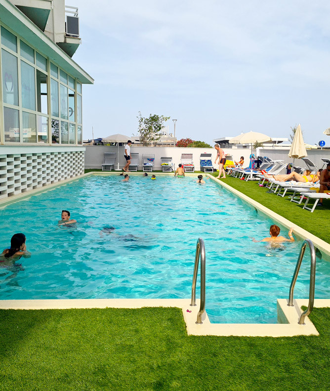 media.Gallery_Piscina3_-CFHVillageMilanoMarittima