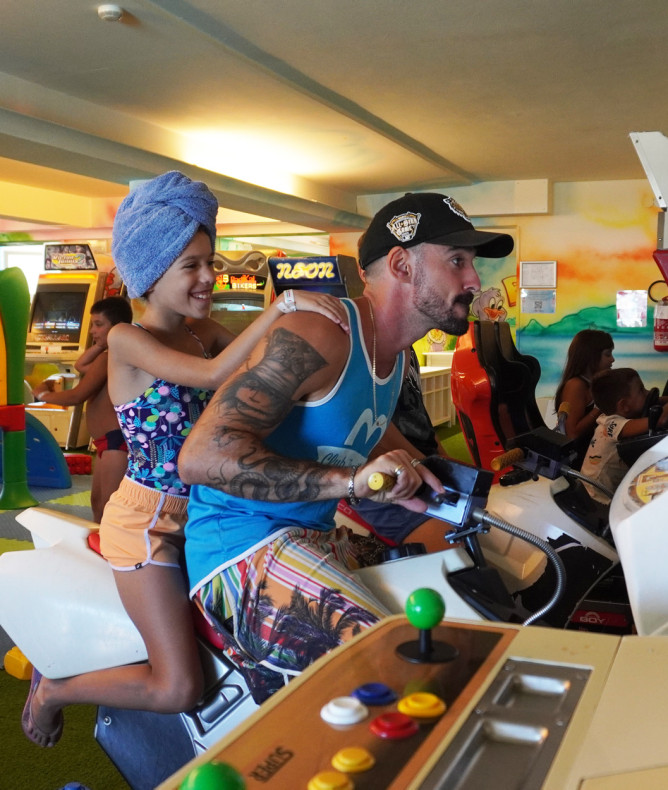 media.arcade_games_cfh_2