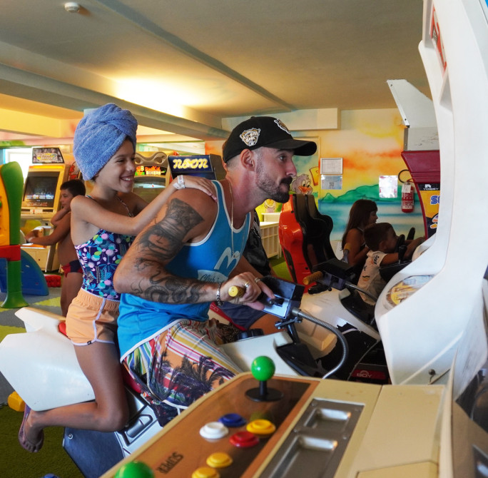 media.arcade_games_cfh_2